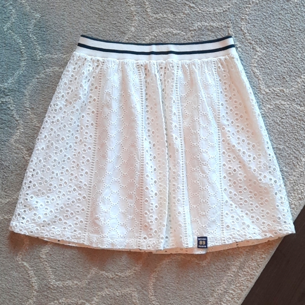Super dry white skirt - size XS